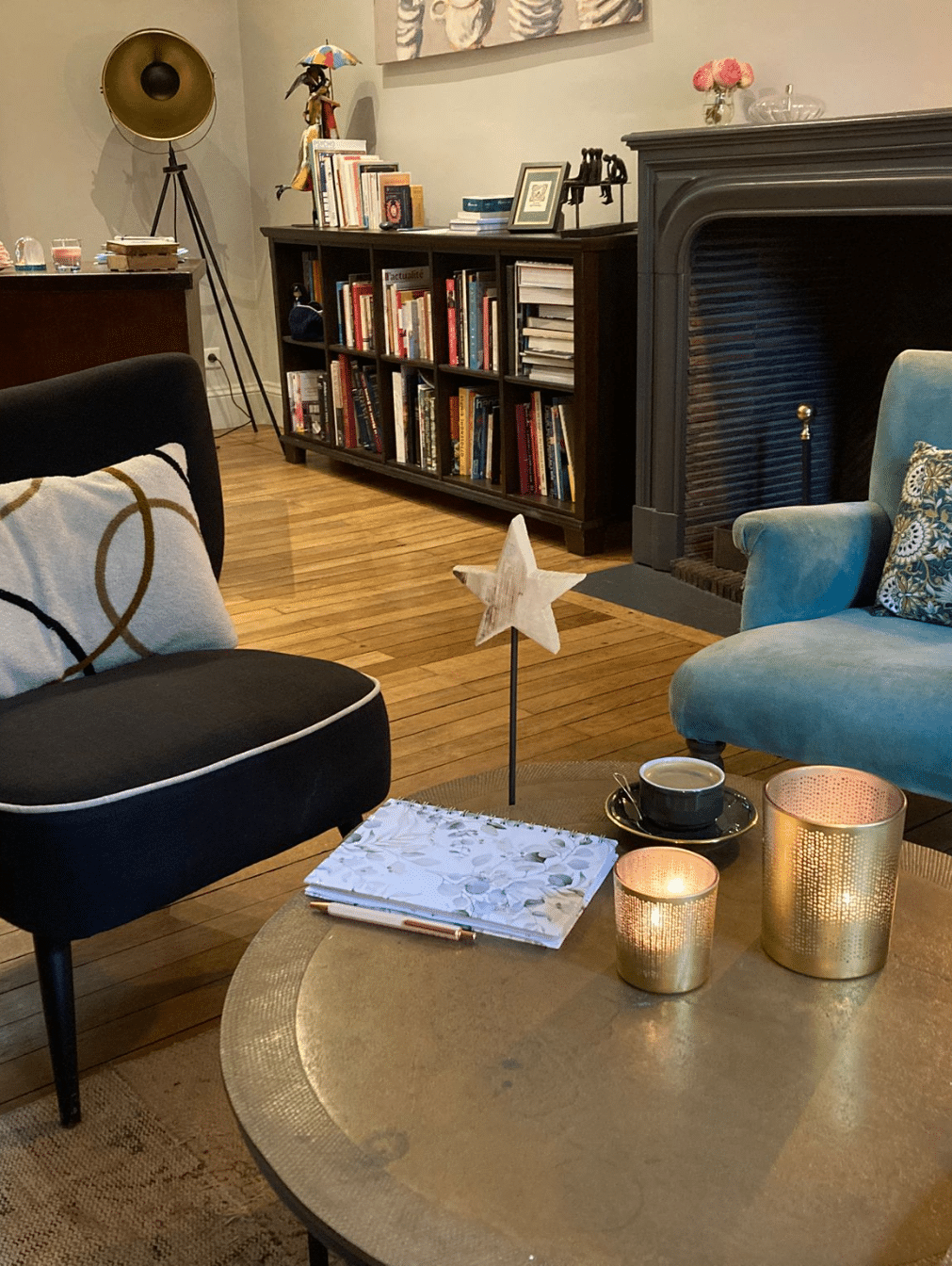 Espace d'accueil chaleureux du cabinet de coaching de Karine Lorin à Poitiers, propice à la réflexion et à l'épanouissement professionnel.